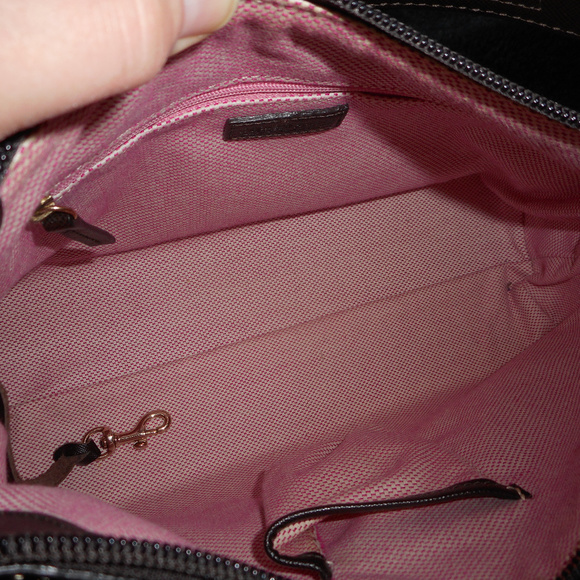 Dooney and Bourke logo bag, LIKE NEW CONDITION - Picture 4 of 8